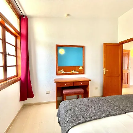 Cozy One Bedroom Apartment,Wifi, Pool In Tenerife South *