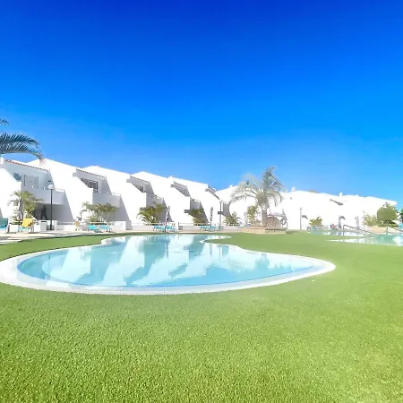 Cozy One Bedroom Apartment,Wifi, Pool In Tenerife South *