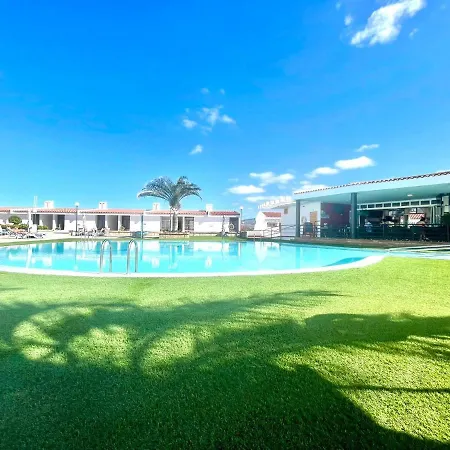 Cozy One Bedroom Apartment,Wifi, Pool In Tenerife South אדחה